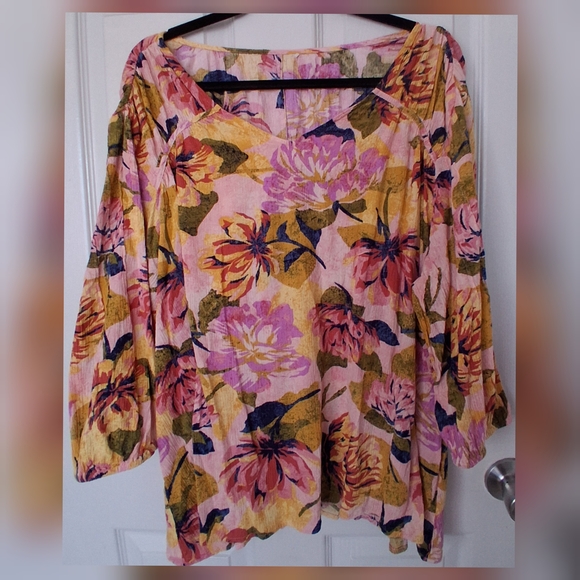 Floral Top - Picture 1 of 2
